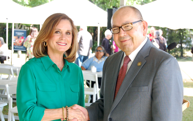 Linda with Governor Anoatubby